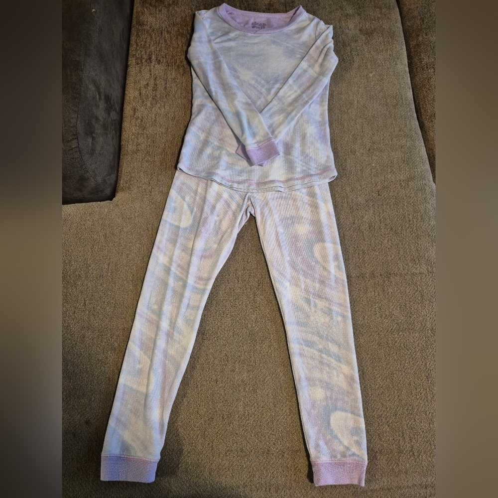 Girls 2pcs Pj Set Gently Used Super Soft Size 8. Sleep On It Is The Brand Name